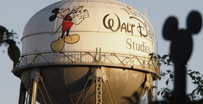 Depósito de agua con la imagen de Mickey Mouse, en la sede de los estudios Walt Disney en Burbank, California. REUTERS
