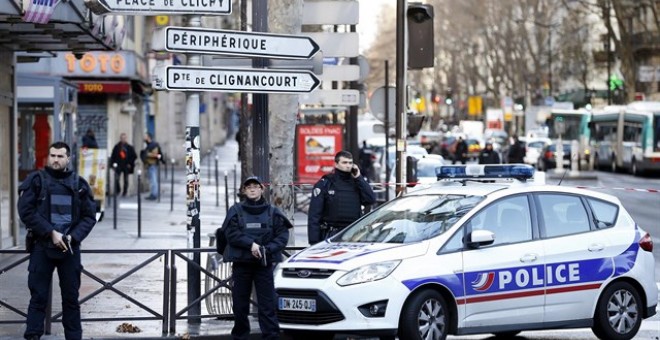 Policía armada en el centro de París en septiembre del 2016. REUTERS/ Charles Platiau