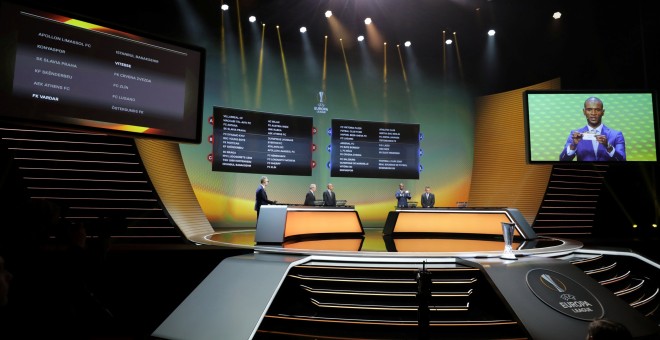 Sorteo de la fase de grupos de la Europa League.REUTERS/Eric Gaillard