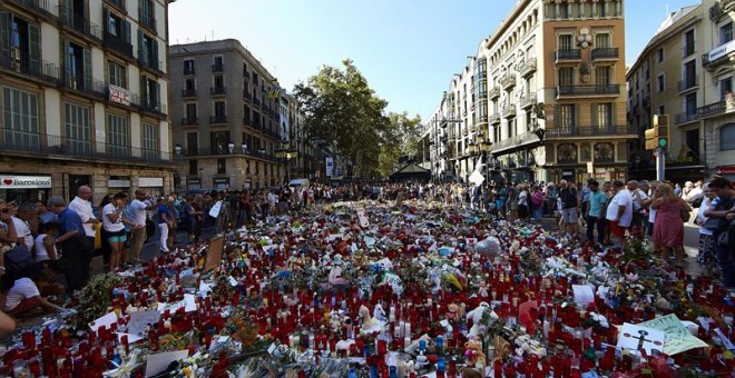 Memorial a las víctimas del atentado en Las Ramblas de Barcelona. / EFE