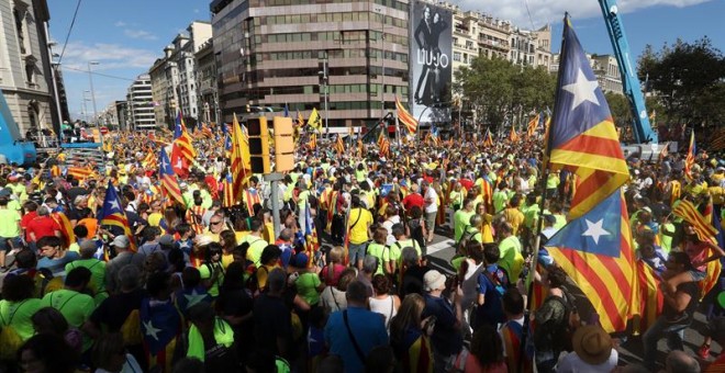 Vista de la calle Aragón con el Paseo de Gracia de Barcelona durante la tradicional manifestación convocada por la ANC con motivo de la Diada. /EFE