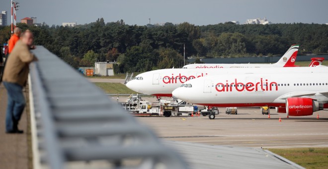 Varios aviones de Air Berlin en las pistas del aeropuerto de Tegel, en la capital alemana. REUTERS/Axel Schmidt