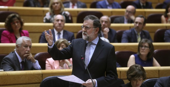 El presidente del Gobierno, Mariano Rajoy, interviene en la sesión de control al Ejecutivo, celebrado en el pleno del Senado. EFE/Kiko Huesca