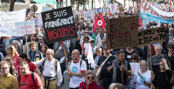 Los manifestantes marchan durante una manifestación del partido 'France Insoumise' contra las reformas laborales del gobierno en París, Francia. REUTERS / Philippe Wojazer