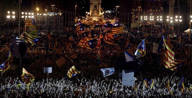 Vista general de los asistentes al acto unitario del independentismo a dos días del 1-O, esta noche en Montjuic, Barcelona./EFE