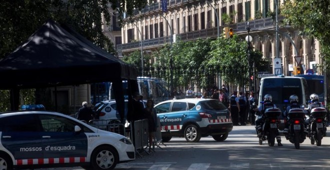 Mossos d'Esquadra tanquen els accessos al Parc de la Ciutadella / EFE