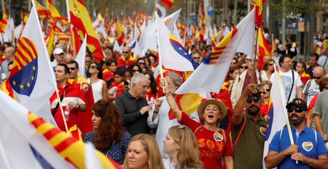 Manifestación de la extrema derecha en Barcelona para celebrar el 12 de octubre./ REUTERS
