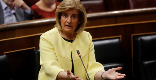 La ministra de Empleo, Fátima Báñez, durante su intervención la sesión de control al Ejecutivo en el Congreso. EFE/Juan Carlos Hidalgo