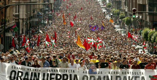 Manifestación abertzale en Euskadi. / REUTERS