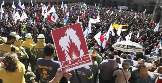 Miles de personas han marchado por las calles de Santiago de Compostela. - EFE