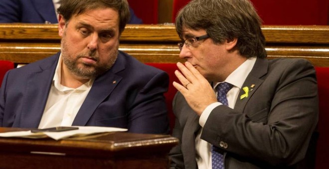 Oriol Junqueras y Carles Puigdemont en el Parlament. EFE/Archivo