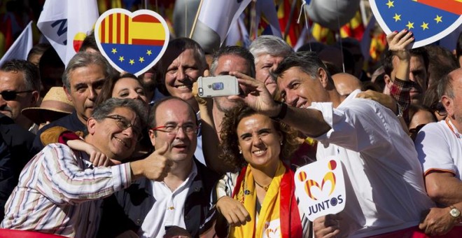 El delegat del Govern espanyol a Catalunya, Enric Millo; el primer secretari del PSC, Miquel Iceta; la ministra de Sanitat, Dolors Montserrat, i líder del PPC, Xavier García Albiol, a la capçalera de la manifestació convocada per Societat Civil Catalana a