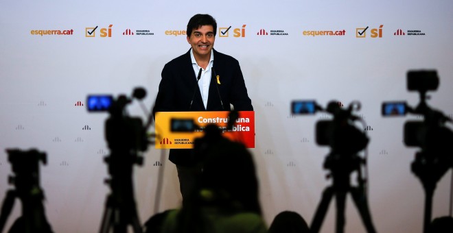 El portavoz de ERC, Sergi Sabria, tras la reunión de la comisión permanente del partido, en Barcelona. REUTERS/Jon Nazca