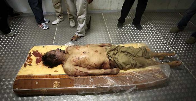 Cadáver de Muamar al Gadafi.- MANU BRABO (CEDIDA PARA LA ENTREVISTA)