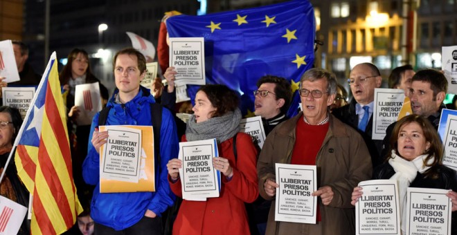 Independentistas catalanes en Bruselas este viernes. REUTERS/Eric Vidal