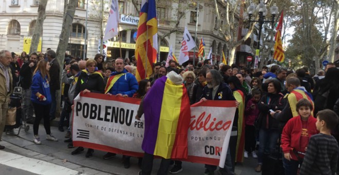 Manifestants a la Rambla del Poblenou de Barcelona, convocats pel CDR local, abans de marxar fins a la manifestació