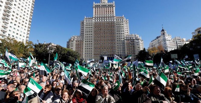 La sociedad extremeña protagoniza una manifestación en Madrid por 'un tren digno ya' para la región, la mayor movilización de la ciudadanía de esta comunidad, que en pleno siglo XXI tiene una red ferroviaria de vía única, sin electrificar y con trenes de