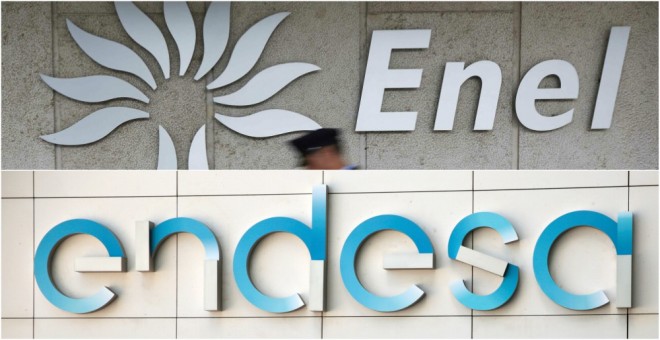 Los logos de las eléctricas Enel y Endesa, en sus respectivas sedes. REUTERS