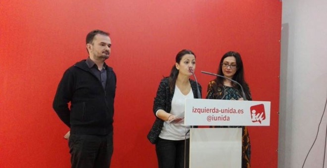 De izquierda a derecha, el coportavoz de IU Madrid ciudad, Ángel Guillén; la responsable de Estrategias para el Conflicto y miembro de la dirección federal, Siro Rego, y Sol Sánchez,  coportavoz de IU Madrid. | EP