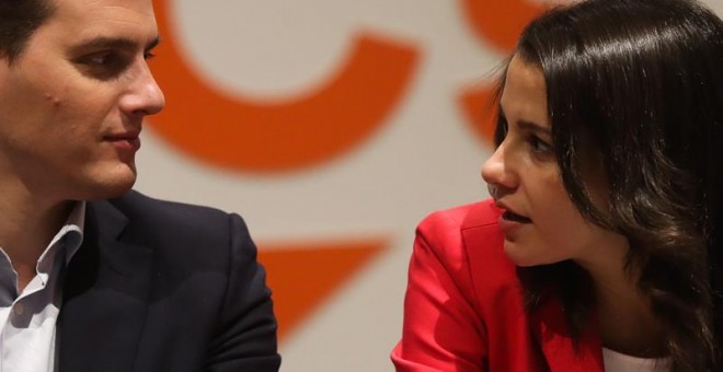 El presidente de Ciudadanos, Albert Rivera, y la candidata a la presidencia de la Generalitat Inés Arrimadas, durante la reunión del comité ejecutivo del partido en Barcelona. EFE/Javier Etxezarreta