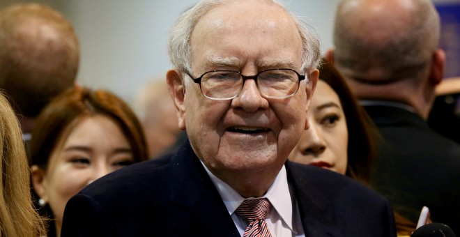 El millonario estadounidense Warren Buffett, en Omaha (Nebraska, EEUU), antes de la junta de accionistas de su empresa Berkshire Hathaway, el pasado mayo. REUTERS/Rick Wilking
