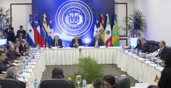 Vista de la reunión entre el Gobierno venezolano y representantes de la oposición en la sede del Ministerio de Asuntos Exteriores de la República Dominicana, en Santo Domingo. EPA/Orlando Barría