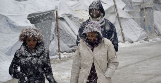 Refugiados, personas sin hogar y ancianos son los más afectados por la fuerte ola de frío.- EFE