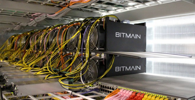 Computadores donde se realiza la denominada 'minería' de bitcoin, en Islandi. REUTERS/Jemima Kelly