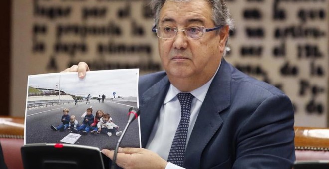 El ministro del Interior, Juan Ignacio Zoido, durante su comparcencia. | JAVIER LIZÓN (EFE)