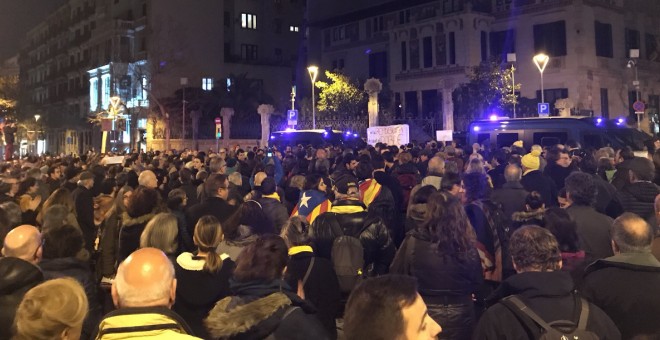 Concentració convocada pels CDR davant la delegació del Govern central a Barcelona aquest dimecres. / CDR Clot-Camp de l'Arpa