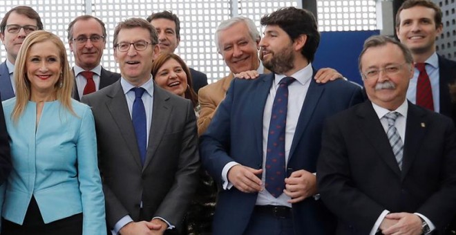 El presidente del PPCyL, Alfonso Fernández Mañueco (i); la presidenta de la Comunidad de Madrid, Cristina Cifuentes (2i); el presidente de PP vasco, Alfonso Alonso (3i); el presidente de la Xunta, Alberto Núñez Feijóo (4i); el vicesecretario de Política A