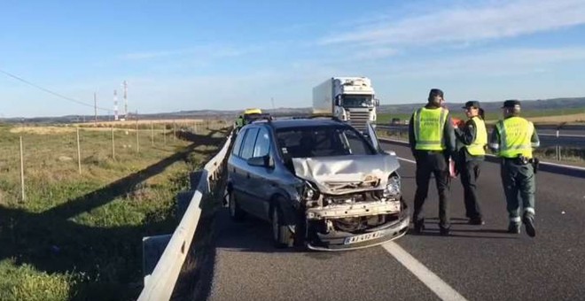 Agentes de la Guardia Civil en el lugar en el que un guardia civil asesinó a un marroquí tras una discusión.