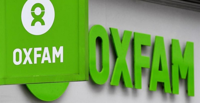 Logotipo de la ong británica Oxfam en una tienda de Londres, Reino Unido. EFE/ Andy Rain