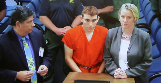 Nikolas Cruz comparece en una corte del condado Broward. - REUTERS