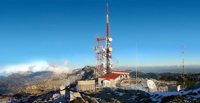 Torres de comunicaciones en el centro de Alfabia.