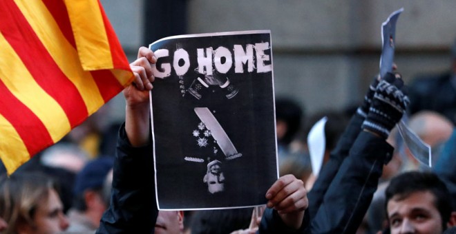 Un cartel contra el rey en la protesta en Barcelona. REUTERS/Yves Herman