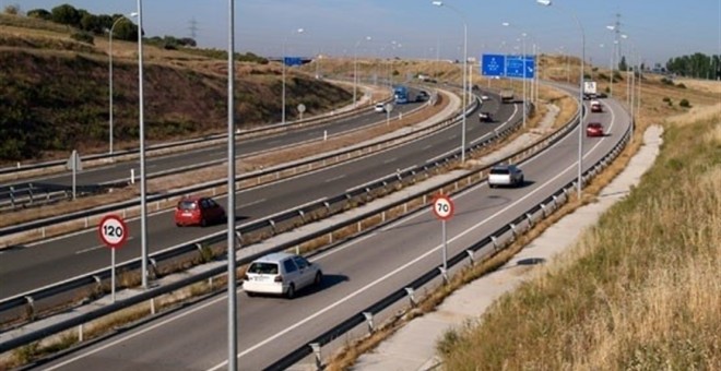 Autopista radial R-2 Madrid-Guadalajara, gestionada por una sociedad participada por ACS, Abertis, Acciona y Globalvía. E.P.