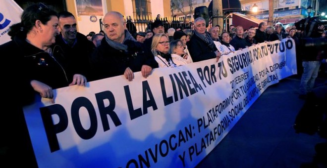 Miles de personas protestan hace unos días en la Línea para expresar su rechazo a la impunidad con la que actúan en la zona las mafias del narcotráfico. EFE/A.Carrasco Ragel.