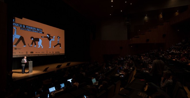 El presidente de Aragón, Javier Lambán,  durante la sesión de apertura del Congreso de Periodismo Digital, en Huesca