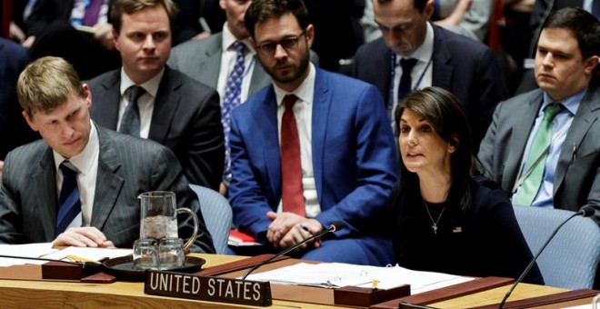 La embajadora de los Estados Unidos ante las Naciones Unidas, Nikki Haley (d). EFE/Justin Lane
