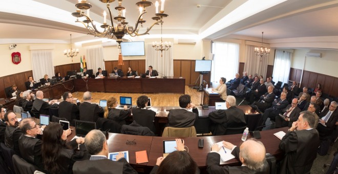 Vista de la sala de la Audiencia de Sevilla donde se sigue el juicio por la pieza política del caso ERE, durante la declaración Carmen Martínez Aguayo, la número dos de José Antonio Griñán durante su etapa de consejero de Hacienda (2004-2009), y quien le