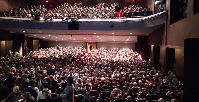 El Teatre Victòria de Barcelona, ple de gom a gom per escoltar la conferència de Jordi Graupera.