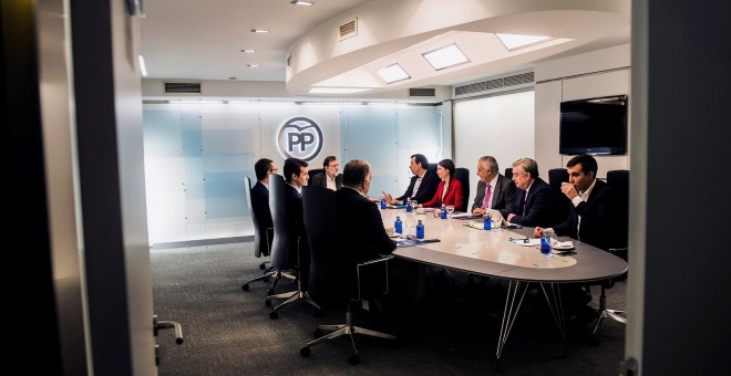Reunión del Comité de Dirección del PP, que preside el jefe del Ejecutivo, Mariano Rajoy (c), junto al coordinador general del PP, Fernando Martínez-Maíllo (d); la vicesecretaria de Estudios y Programas del PP, Andrea Levy (2d); el vicesecretario general,