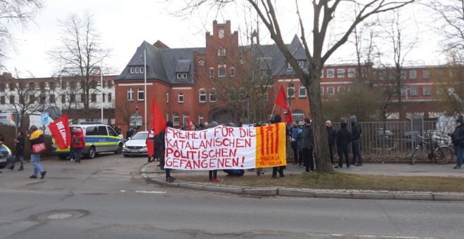 Mostres de solidaritat a l'exterior del centre penitenciari de Neumünster / ANC Hamburg