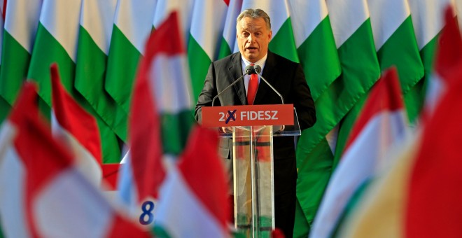 El primer ministro húngaro, Viktor Orban, en el mitin de cierre de la campaña en Szekesfehervar (Alba Regia). REUTERS/Bernadett Szabo