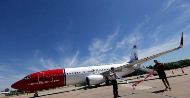 Unavión de la aerolínea de bajo coste Norwegian Air en el aeropuerto Ezeiza de Buenos Aires. REUTERS/Marcos Brindicci