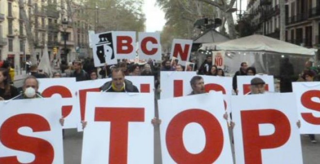 Manifestació contra l'arribada de creuers i el turisme massiu a Barcelona. @AsBarrisTS