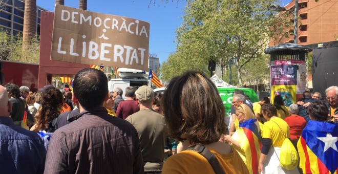 Els manifestants han exhibit missatges molt diversos a cartells i pancartes / Carles Bellsolà