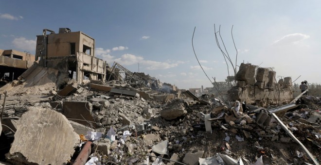 Las ruinas del Centro de Investigaciones Científicas, bombardeado por EEUU. REUTERS/Omar Sanadiki