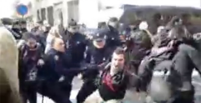 La policía disolvió la manifetsación del 2 de febrero de 2014 en Valladolidad 'fuera del protolo de disolución de una manifestación'